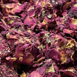 Rose leaf coated Turkish delight