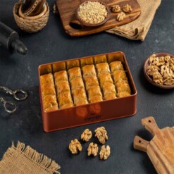 Koskeroglu Special Prince Baklava with Walnut Metal Box 700 gr (24.69oz)